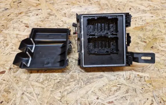 Ford Fiesta Fuse module H1BT14D068DH 9311043164