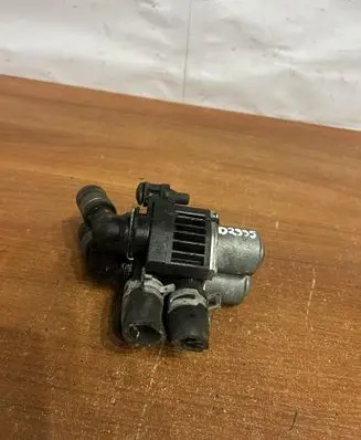 Mercedes-Benz E W210 Coolant heater control valve 0018307784 D2995