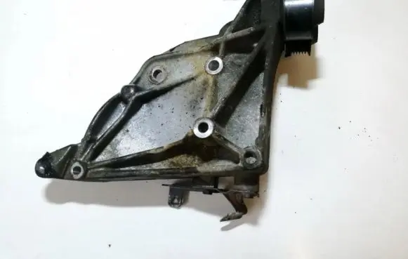 Suzuki Grand Vitara II Engine mounting bracket
