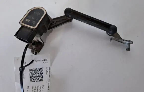 Headlight/headlamp level sensor