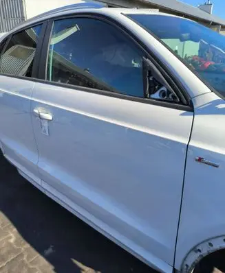 Audi Q3 F3 Front door LB9A