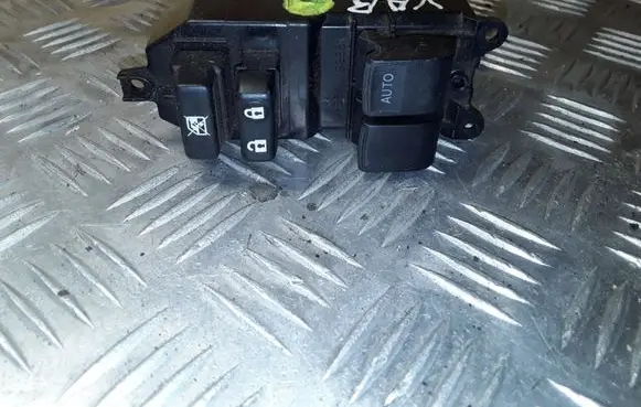 Toyota Yaris Electric window control switch DEV17512
