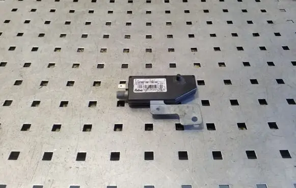 Mercedes-Benz ML W163 Aerial antenna amplifier 1638200089
