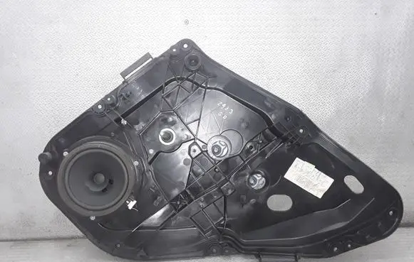 Rear door manual window regulator