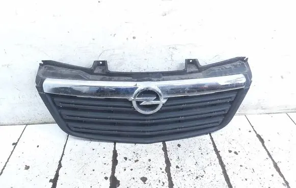Opel Movano B Front bumper upper radiator grill 623109857R