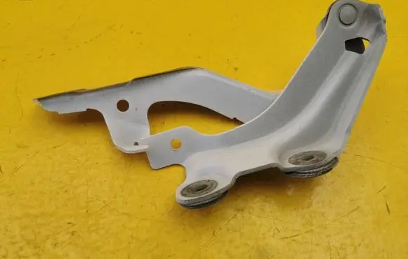 Engine bonnet/hood hinges