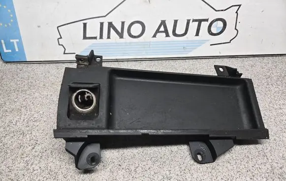 BMW 5 E39 Cigarette lighter front 8159694