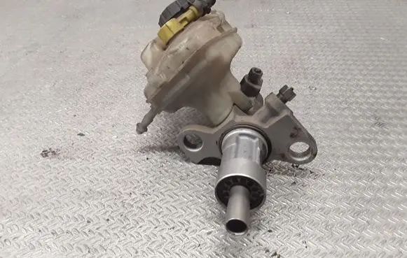 Master brake cylinder