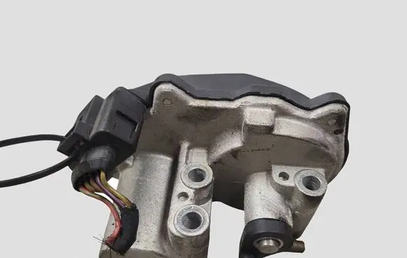 Volkswagen PASSAT CC Intake manifold valve actuator/motor 03L129086