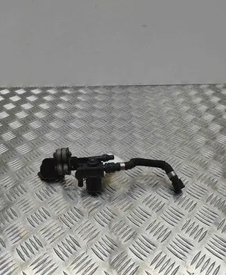 BMW 5 F10 F11 Coolant heater control valve 8517077
