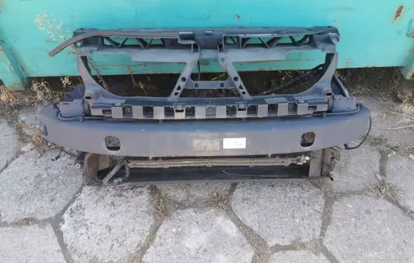 Volkswagen Phaeton Radiator support slam panel
