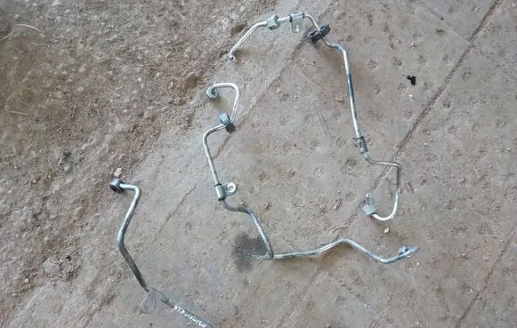 Nissan Pathfinder R51 Fuel line pipe