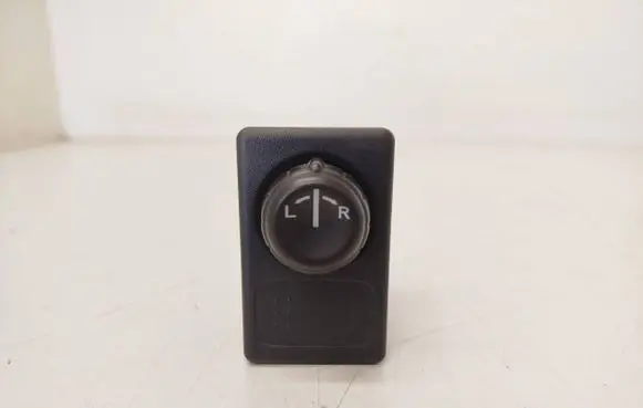 Nissan Almera N16 Wing mirror switch 6896090J00