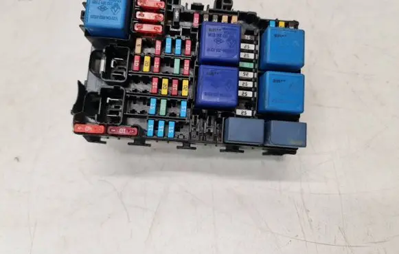 Renault Talisman Fuse module 243800453R