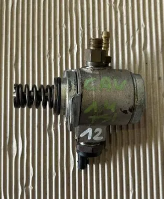 Volkswagen Jetta VI Fuel injection high pressure pump 03C127026C
