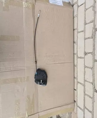 Toyota RAV 4 (XA40) Rear door lock