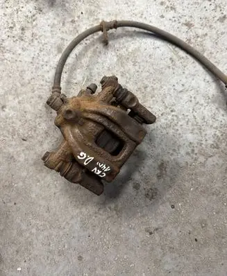 Honda CR-V Rear brake caliper