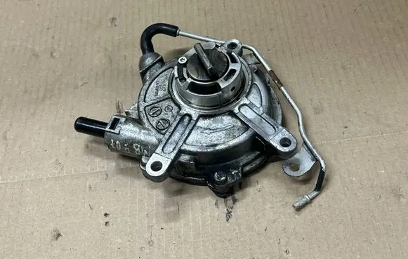 Mercedes-Benz E W211 Vacuum pump A2722300465 2722300465
