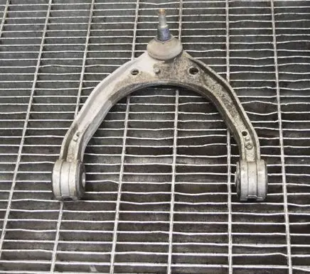 Audi Q7 4L Front upper control arm/wishbone 7L0407047A