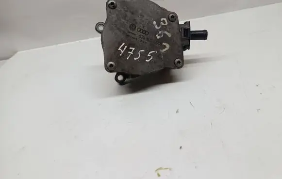 Volkswagen Jetta V Vacuum pump 07K145100H