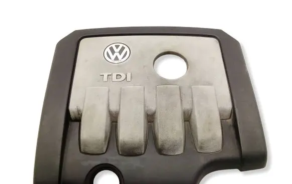 Volkswagen PASSAT B6 Engine cover (trim) 03G103925BP