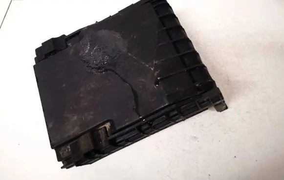 Volkswagen Golf V Fuse box cover 1k0937132f