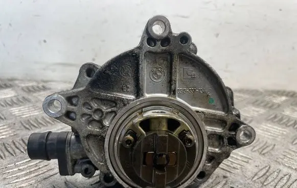 BMW 3 E90 E91 Vacuum pump 7547021
