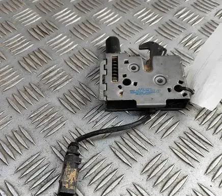 Engine bonnet/hood lock/catch