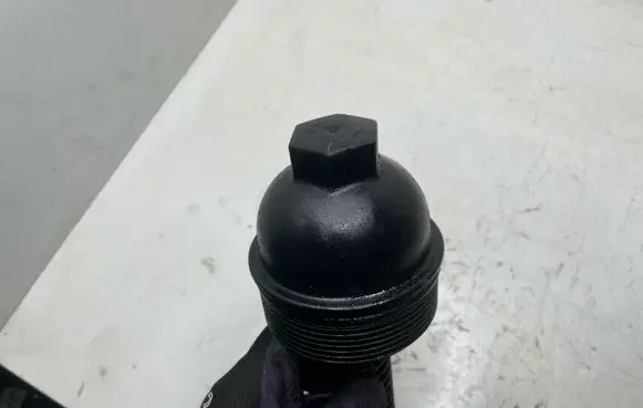 BMW 5 E60 E61 Oil filter cover 7789323