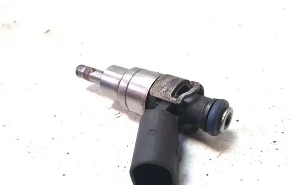 Audi A4 S4 B6 8E 8H Fuel injector 06D133036D