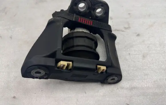Volvo XC90 Engine mount bracket 26008 326F22