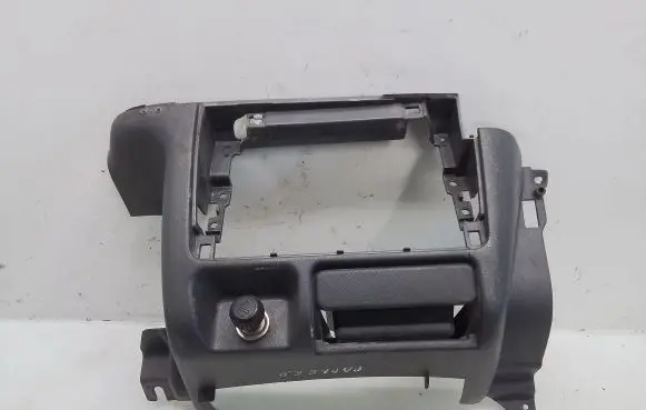 Mitsubishi Pajero Sport I Radio/GPS head unit trim MR471872
