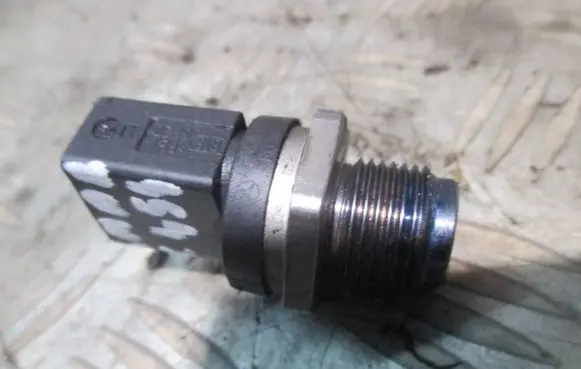 Smart ForFour I Fuel pressure sensor 0281002843 08070330044