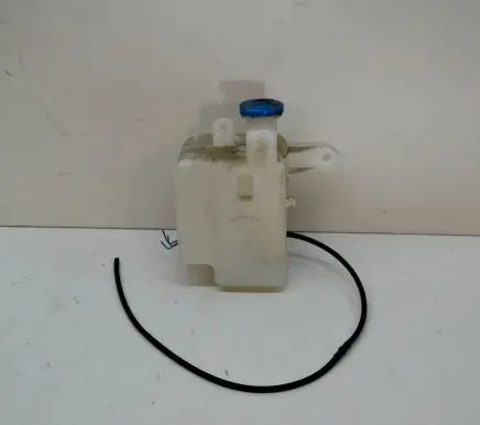 KIA Carnival Windshield washer fluid reservoir/tank