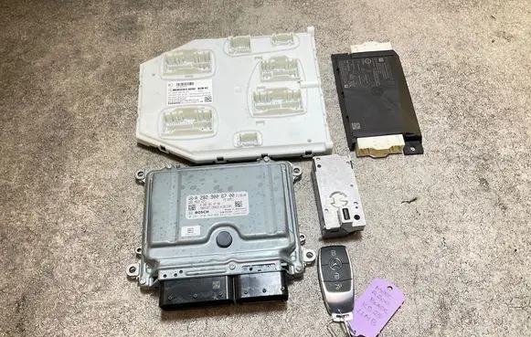 Mercedes-Benz A W177 Engine ECU kit and lock set A2829006700 A2829014700 0261S103W5
