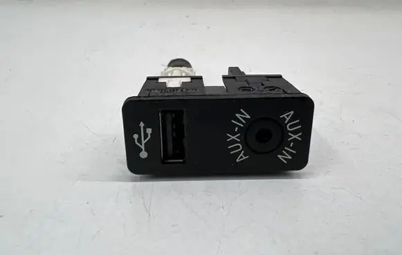 BMW 1 F20 F21 AUX in-socket connector 9229246