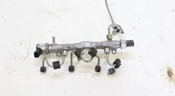 Audi A3 S3 8V Fuel injector supply line/pipe 04L130089F