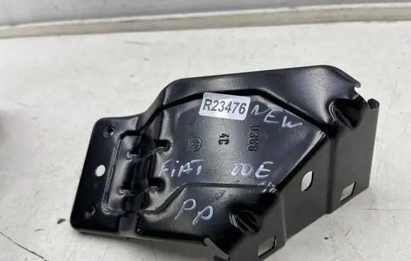Fiat 500E Fender mounting bracket 68655976AA