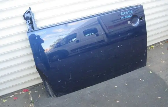 Volkswagen New Beetle Front door