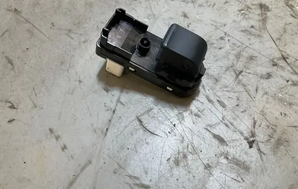 Mazda 2 Electric window control switch D09H66370 8264T2 DO9H66370