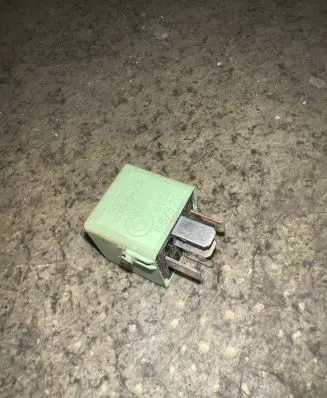 BMW 5 E39 Other relay 8373700