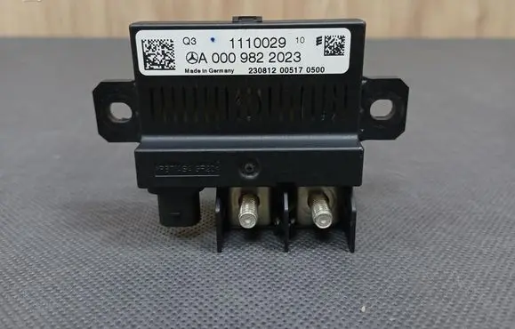Mercedes-Benz E A207 Battery control module 0009822023 A0009822023