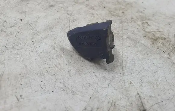 Volkswagen PASSAT B6 Front door handle cover 3C0839168