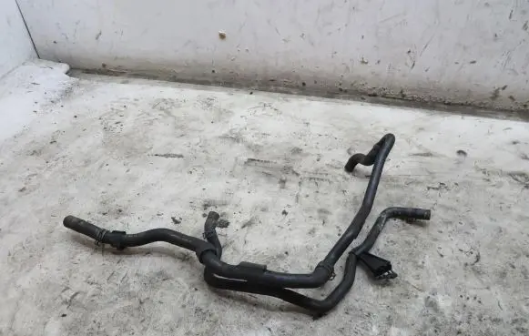 Volkswagen PASSAT B7 Engine coolant pipe/hose