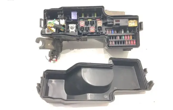 Toyota Aygo AB40 Fuse box set 821110HY90B
