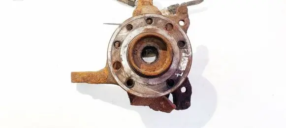 Front wheel hub