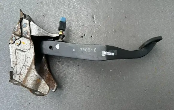Nissan Patrol Y60 Brake pedal 46501VB000