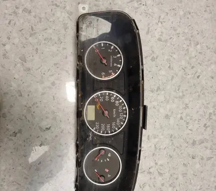Nissan X-Trail T30 Speedometer (instrument cluster) EQ370
