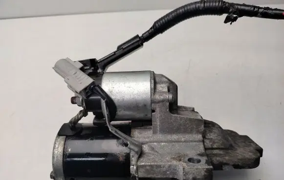 Mazda 6 Starter motor M000T37271