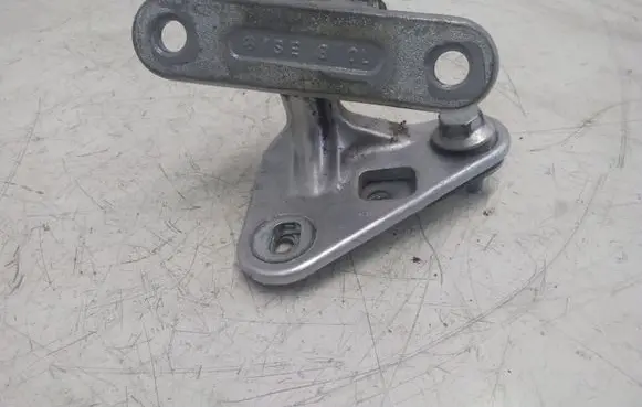 Mercedes-Benz E W211 Front door upper hinge